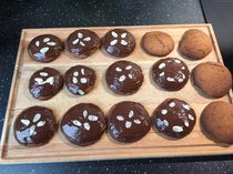 Lebkuchen, frisch dekoriert.