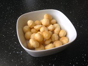 Macadamias in einer Schüssel