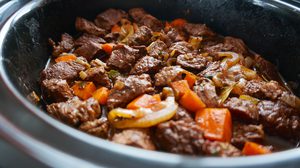 Boeuf Bourguignon im Slow Cooker kurz vor dem Garen